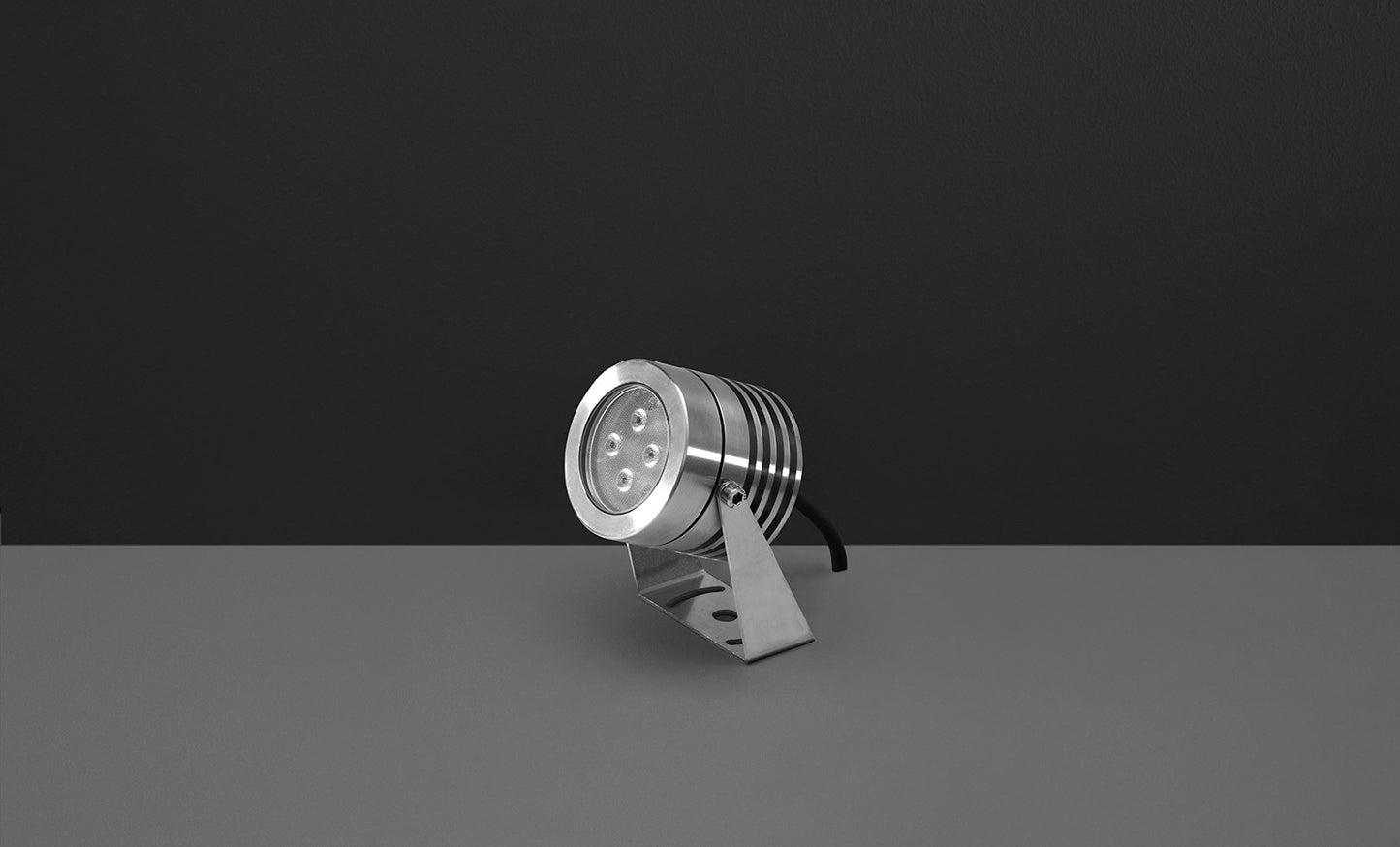 01003 SCUBA MINI 4W – SURFACE MOUNTED